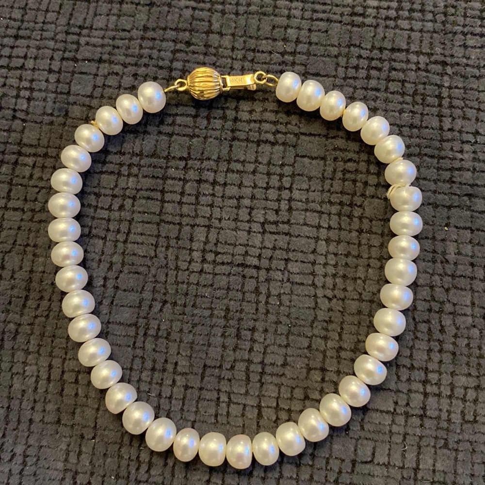 14k Gold Pearl Bracelet